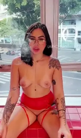 Lary Cubas erome dando gostoso na sacada do motel 1