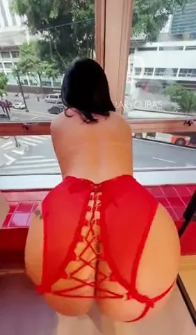 Lary Cubas erome dando gostoso na sacada do motel 2