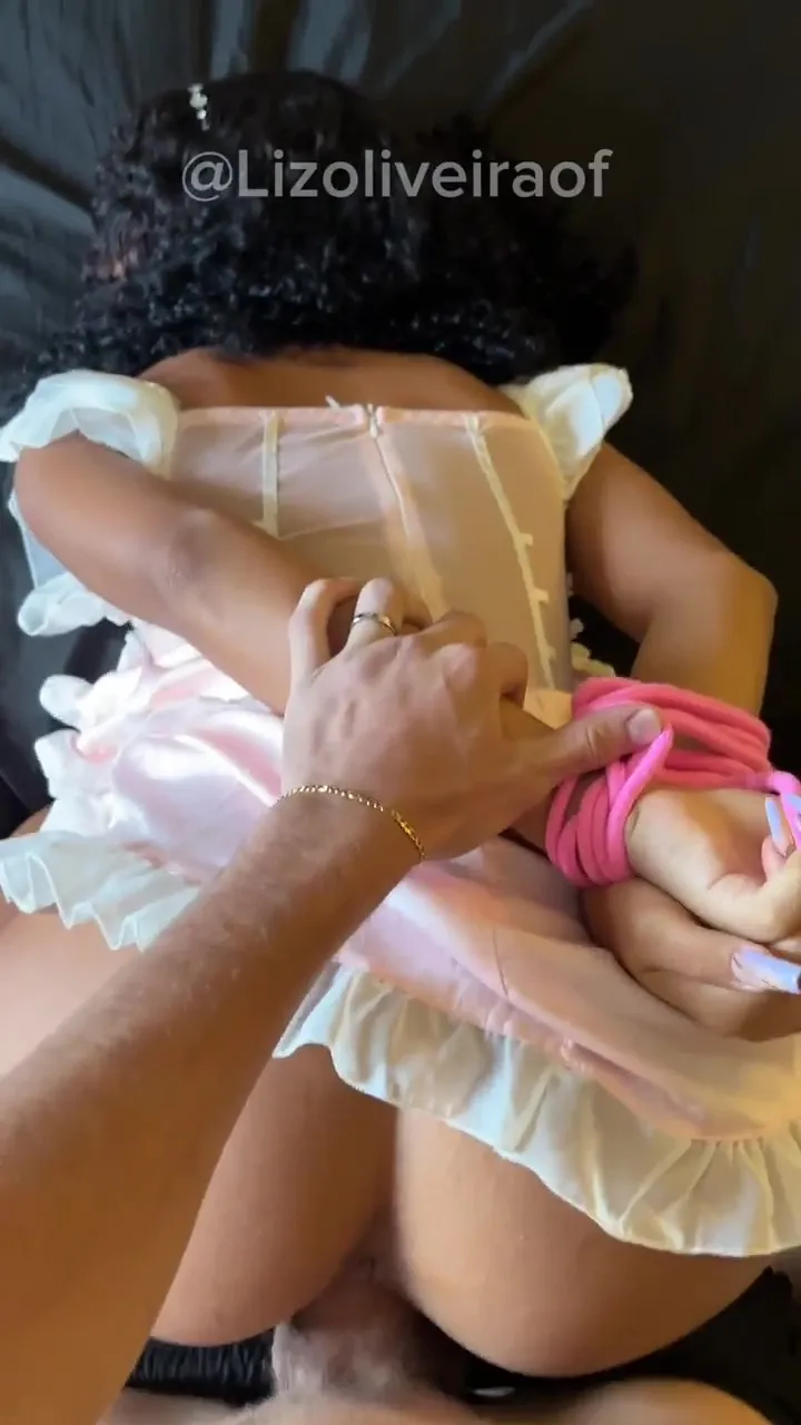 Liz Oliveira porn transando gostoso com amigo da rola grande 3