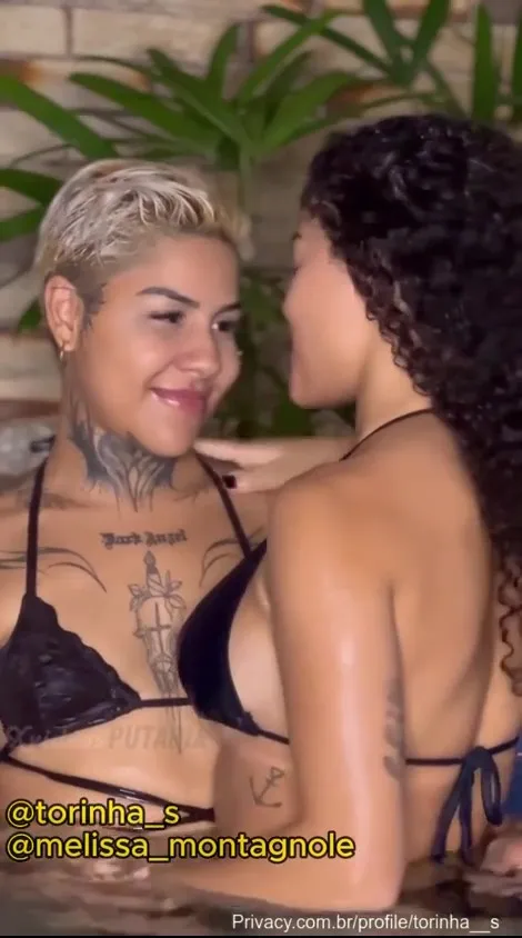 Melissa Montagnole e Torinha transando a beira da piscina 1