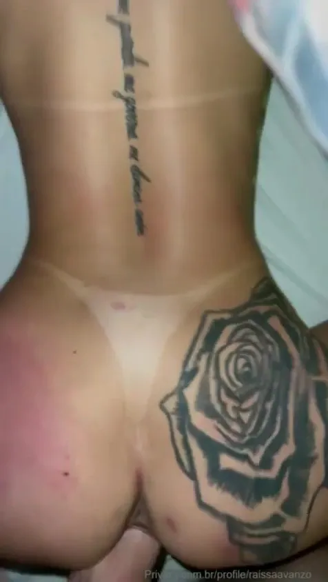 Raissa Avanzo erome chupando e dando a bucetinha de quatro 5