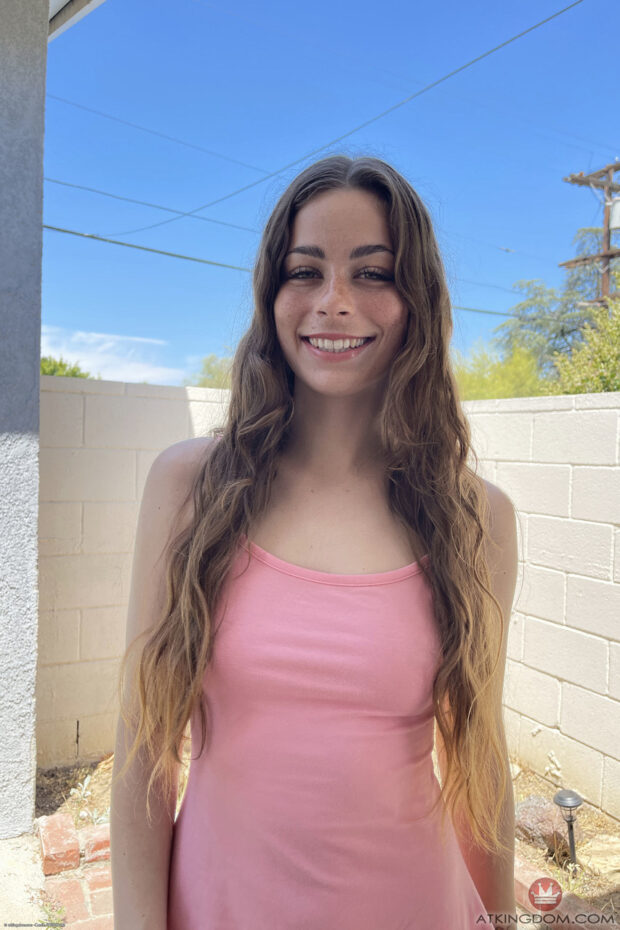 Amadora novinha linda peladinha em fotos caseiras provocantes