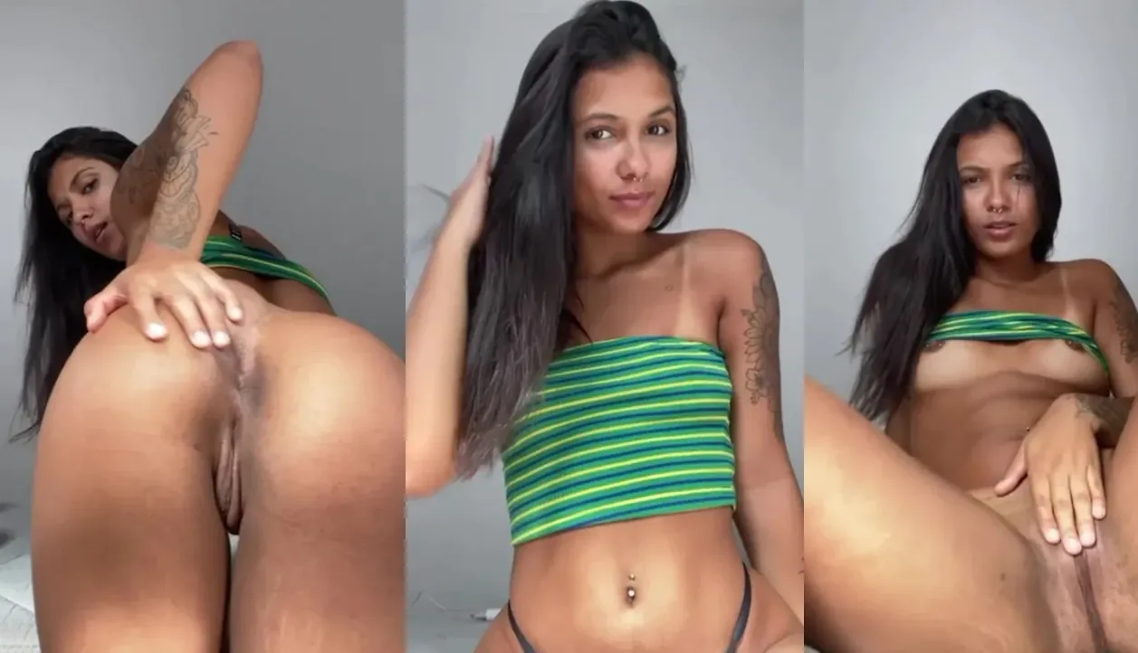 Peppernanda erome nua exibindo a buceta raspadinha